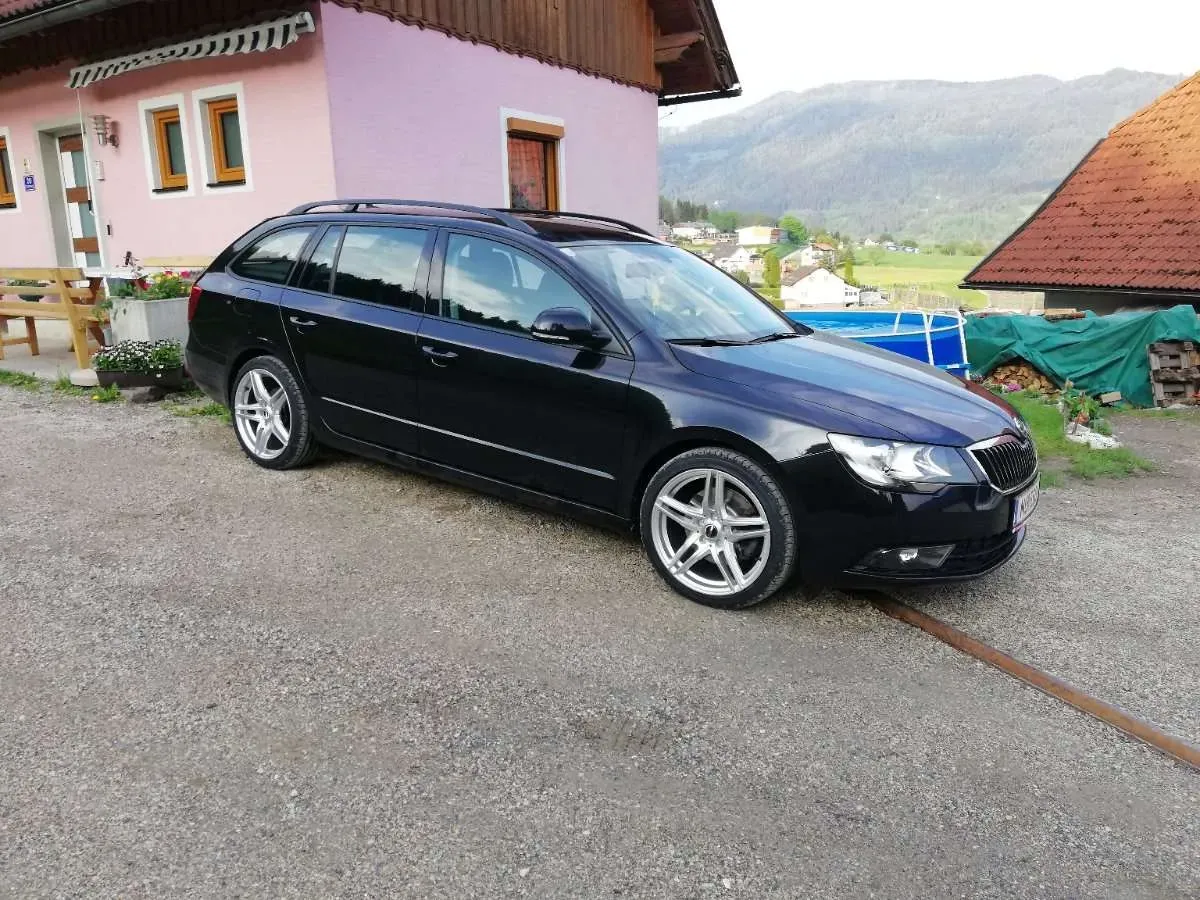 Skoda Superb 2014 photo 2