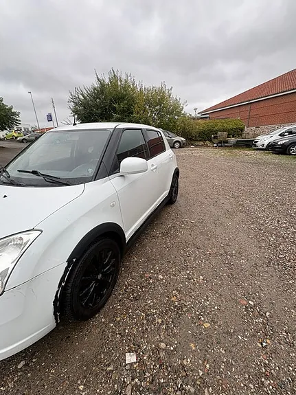 Suzuki Swift 2009 photo 4