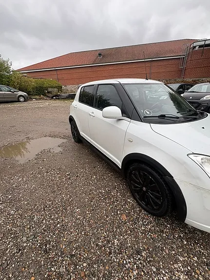 Suzuki Swift 2009 photo 3