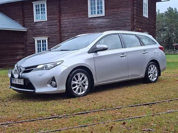 Toyota Auris 2013 photo 3