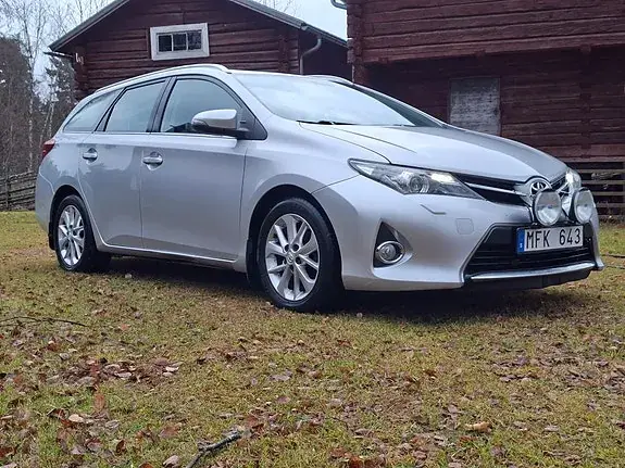 Toyota Auris 2013 photo 2