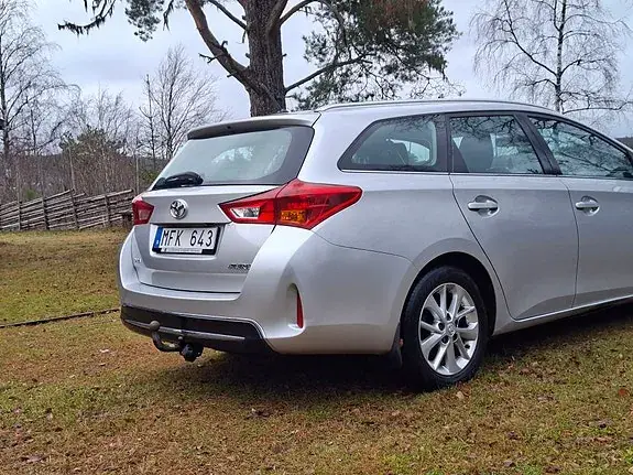 Toyota Auris 2013 photo 5