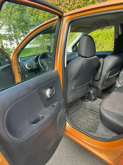 Nissan Note 2010 photo 4