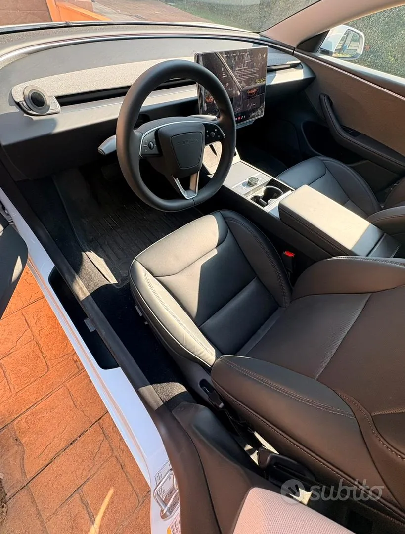 Tesla Model 3 2025 photo 2