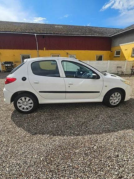 Peugeot 206 2009 photo 3
