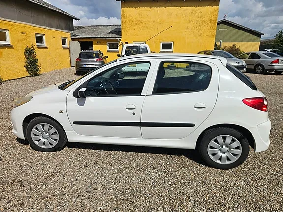 Peugeot 206 2009 photo 4