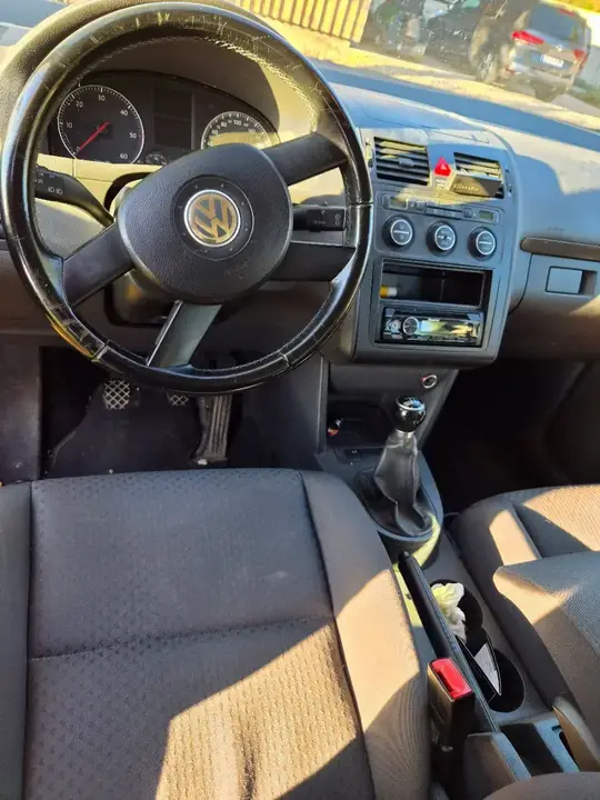 Volkswagen Touran 2006 photo 2