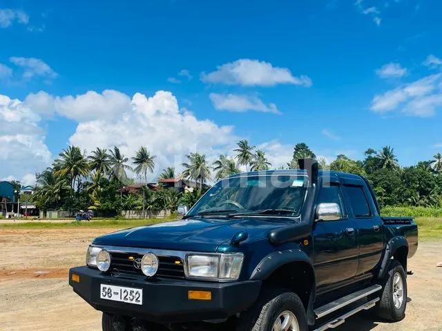 Toyota Hilux 1996 photo 2