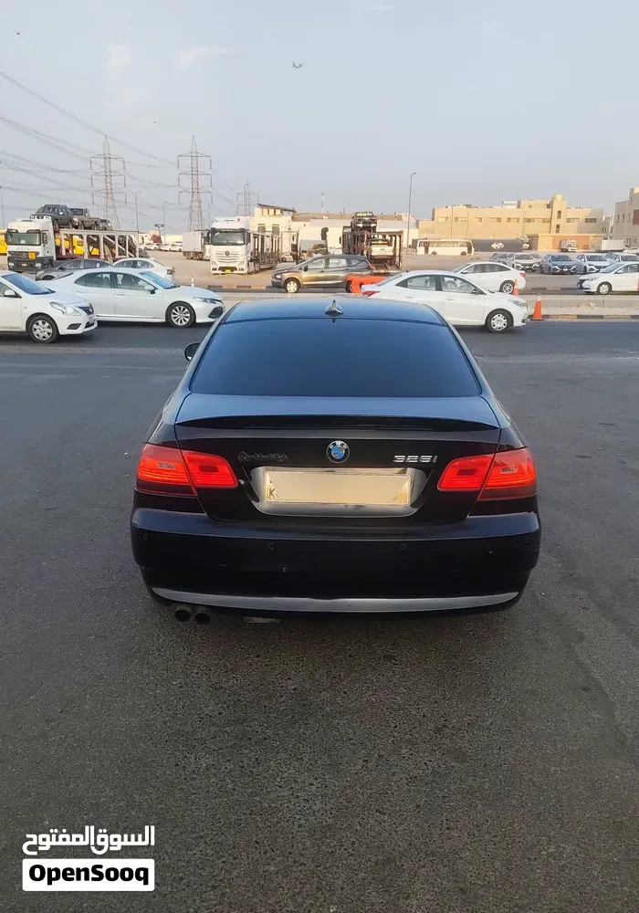 BMW 3 Series 2010 photo 2