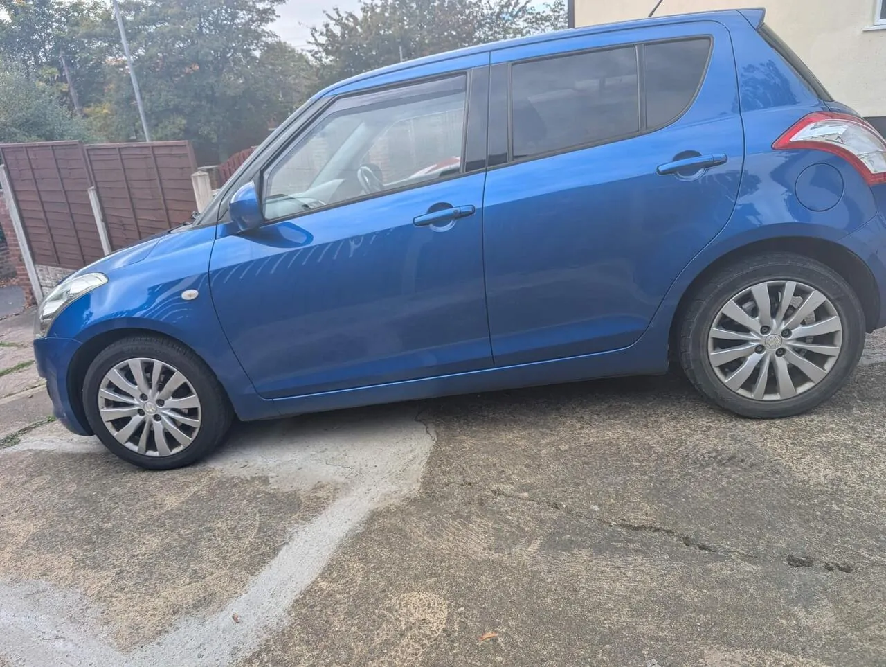 Suzuki Swift 2011 photo 5