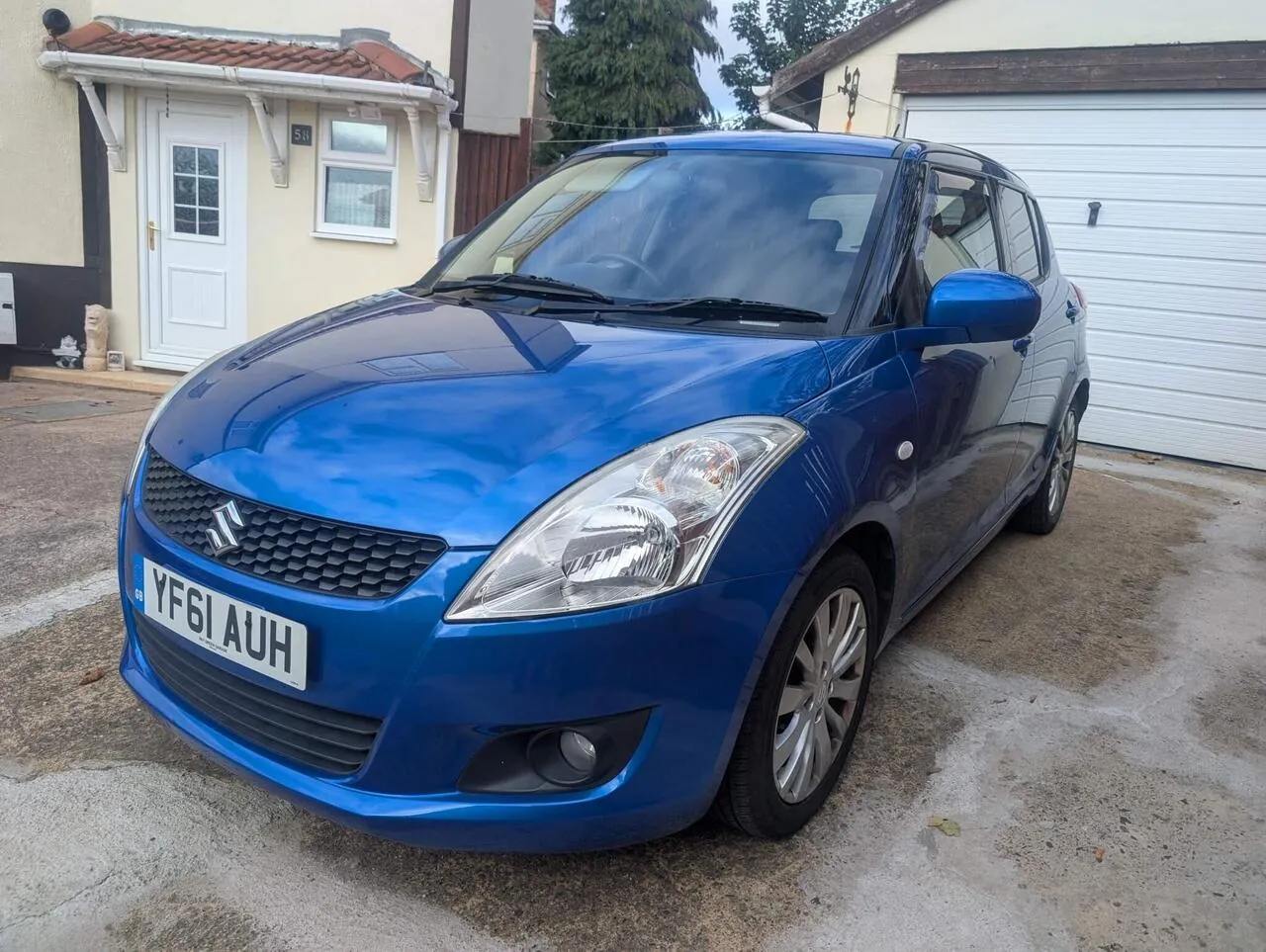 Suzuki Swift 2011 photo 2