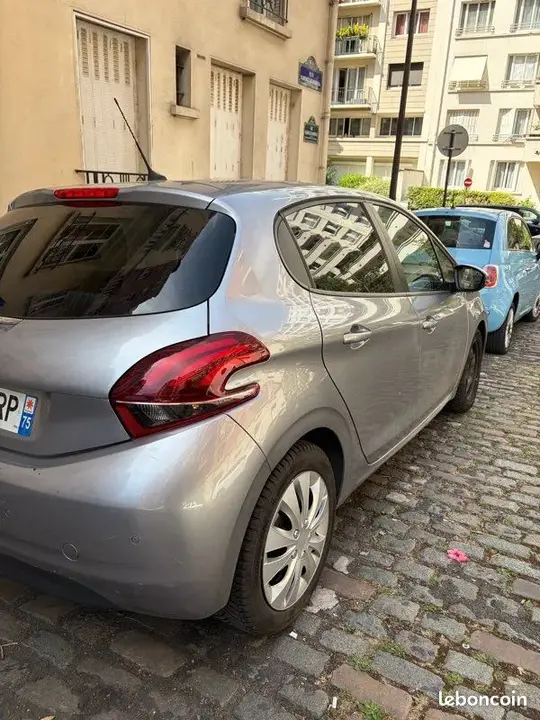 Peugeot 208 2019 photo 2