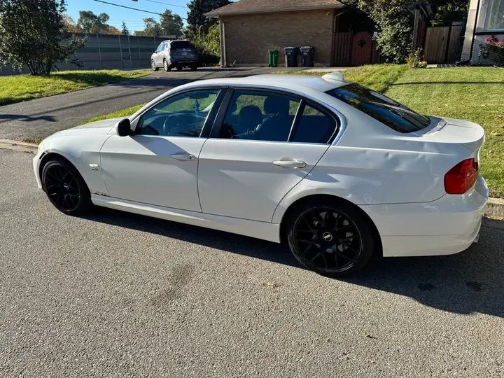 BMW 335I 2010 photo 2