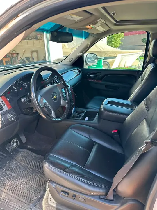 Chevrolet Suburban 2012 photo 4