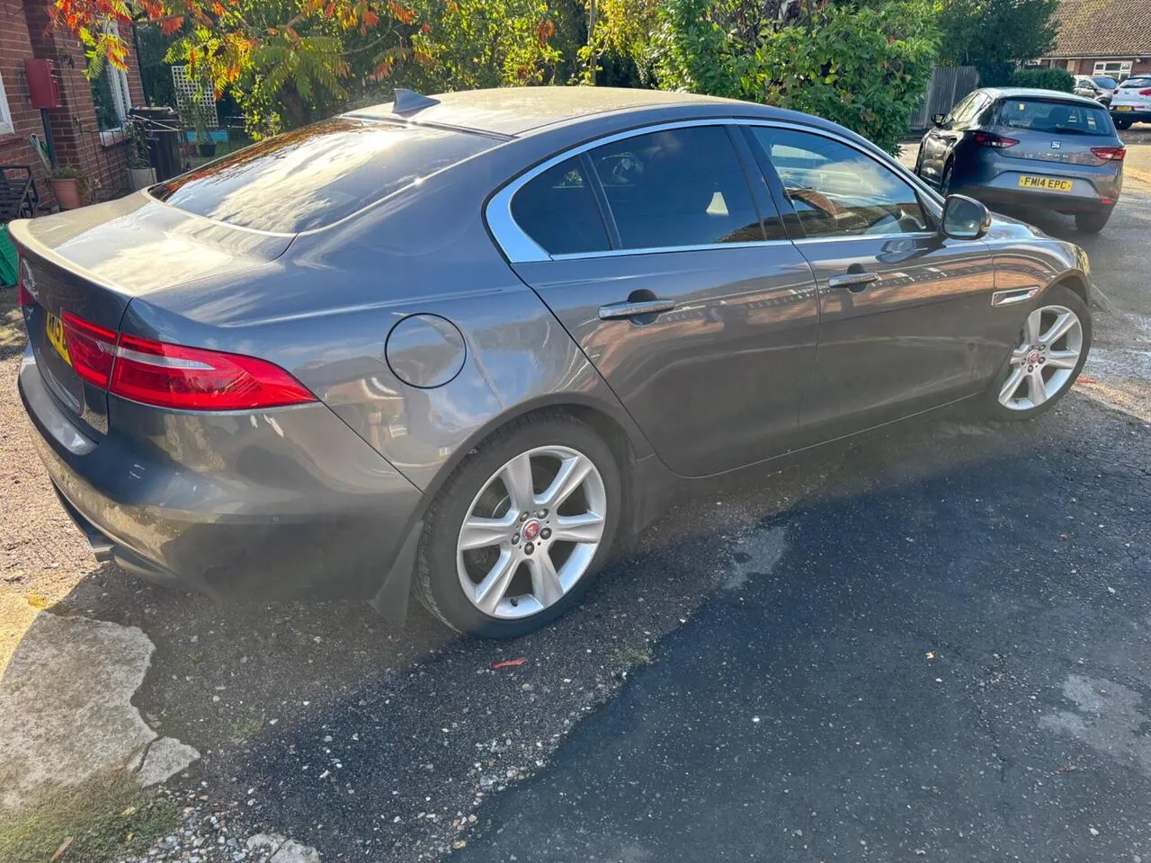 Jaguar Xe 2015 photo 2