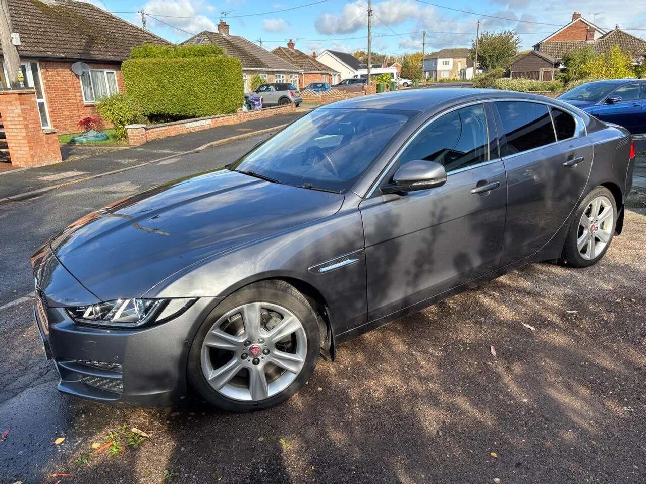 Jaguar Xe 2015 photo 4