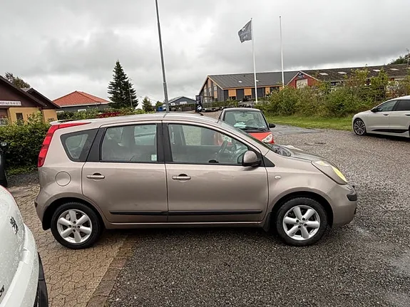 Nissan Note 2006 photo 4
