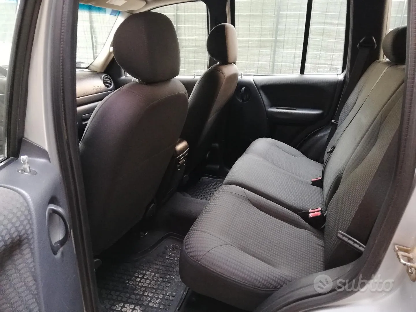 Jeep Cherokee 2002 photo 4