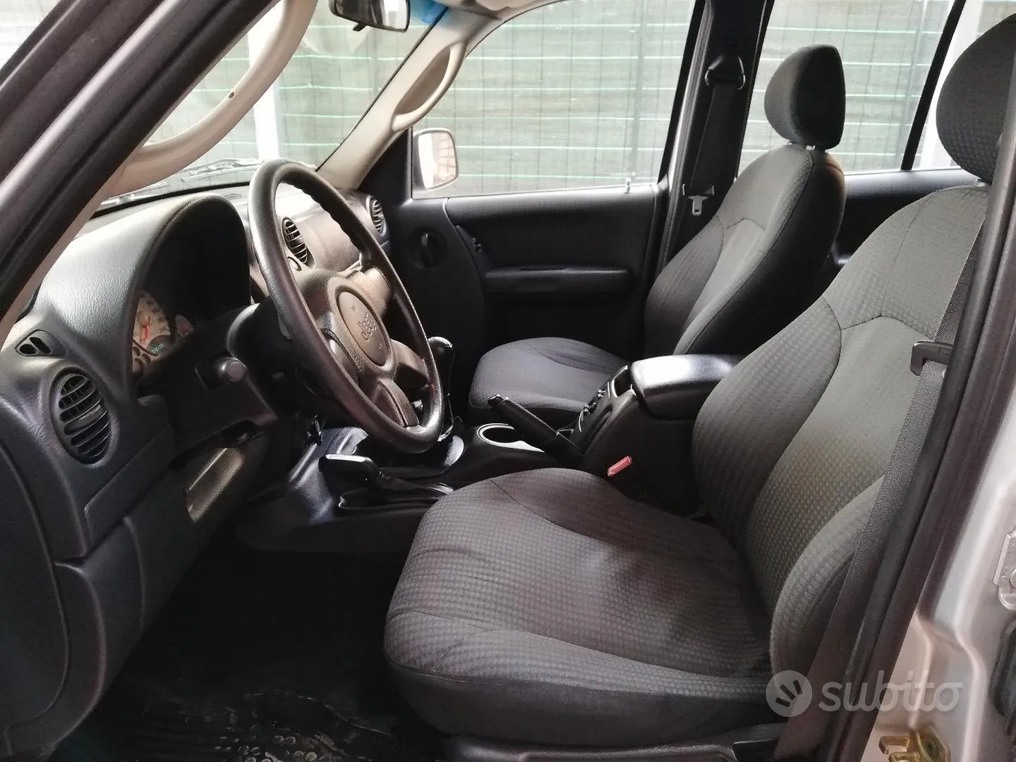 Jeep Cherokee 2002 photo 3