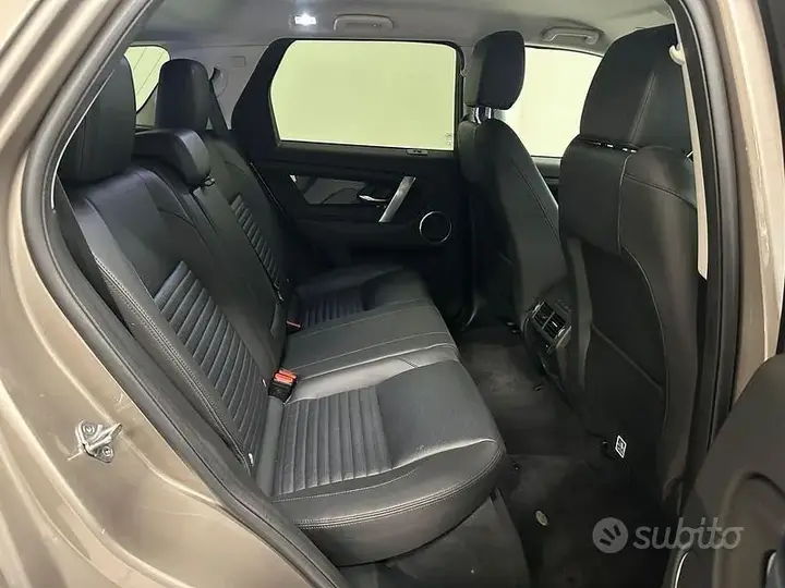 Land Rover Discovery Sport 2022 photo 3