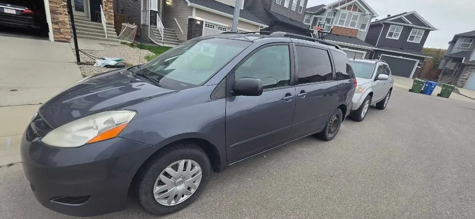 Toyota Sienna 2009 photo 2