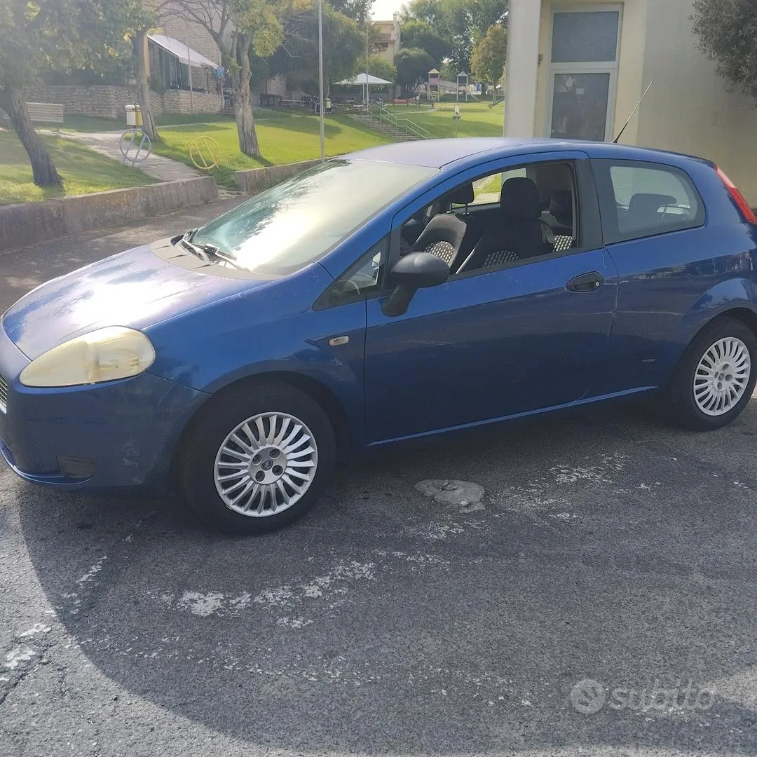 Fiat Grande Punto 2006 photo 2