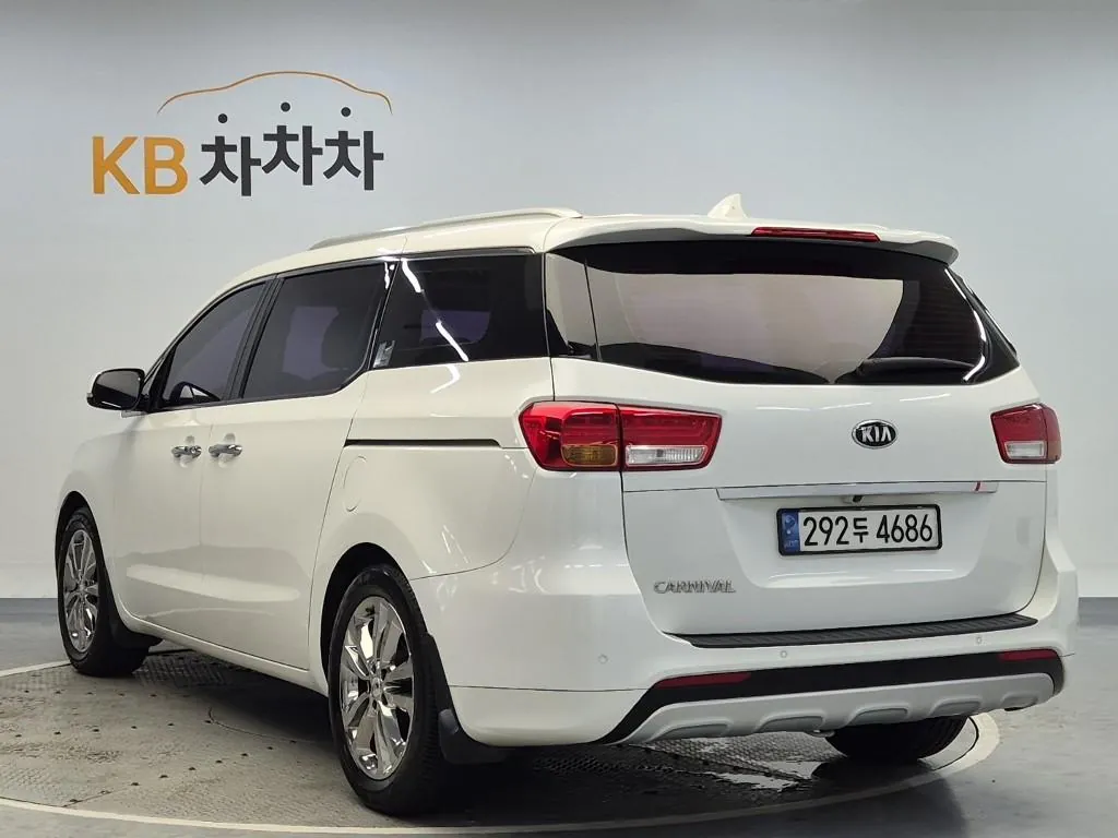 Kia Carnival 2016 photo 2