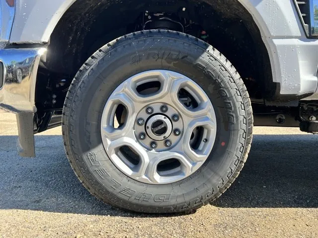 Ford Super Duty F-350 2026 photo 3
