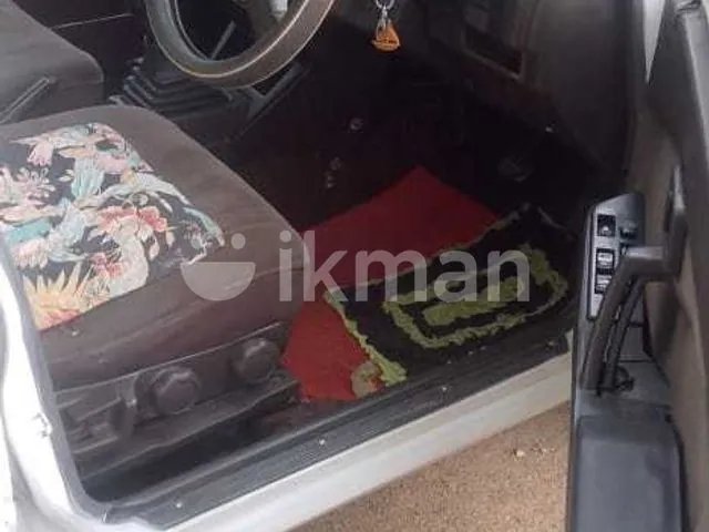 Nissan Sunny 1989 photo 3