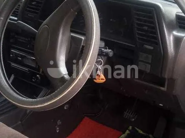 Nissan Sunny 1989 photo 4