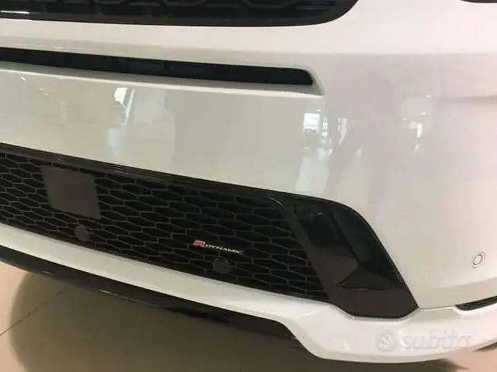 Land Rover Discovery Sport 2026 photo 3