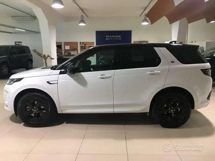 Land Rover Discovery Sport 2026 photo 4
