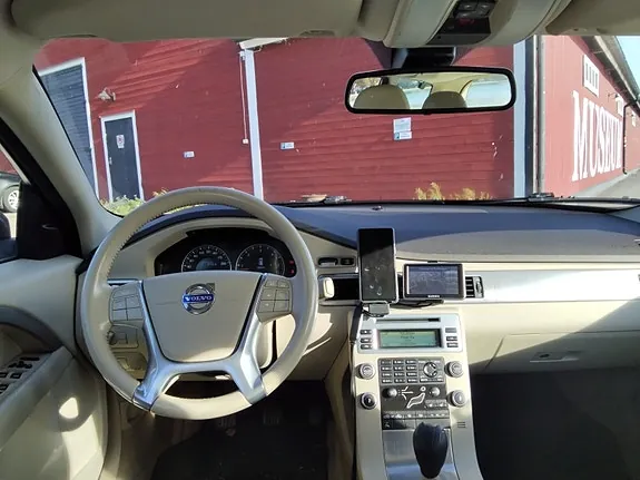 Volvo V70 2010 photo 4