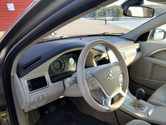 Volvo V70 2010 photo 3