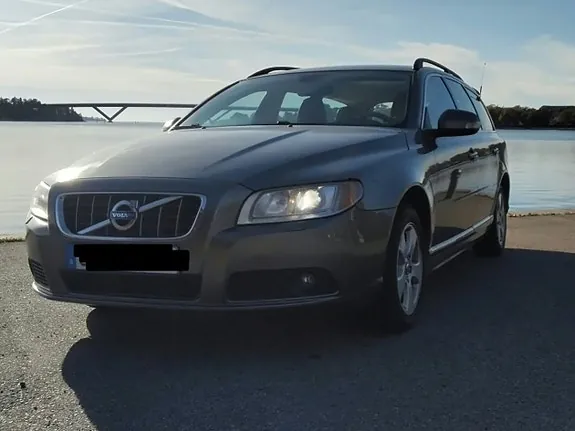 Volvo V70 2010 photo 2