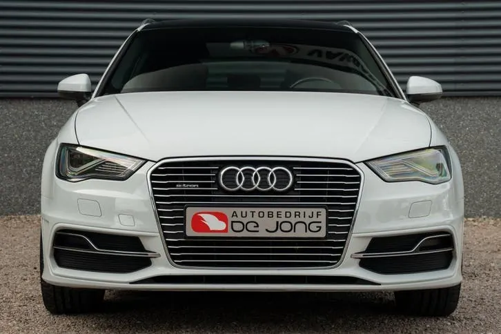 Audi A3 2015 photo 3