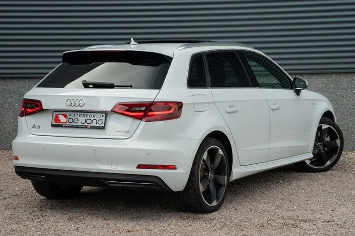 Audi A3 2015 photo 2