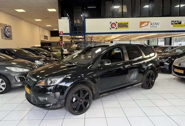 Ford Focus 2010 photo 2