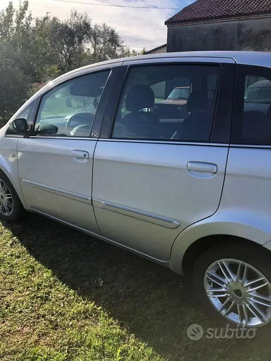 Lancia Musa 2009 photo 3