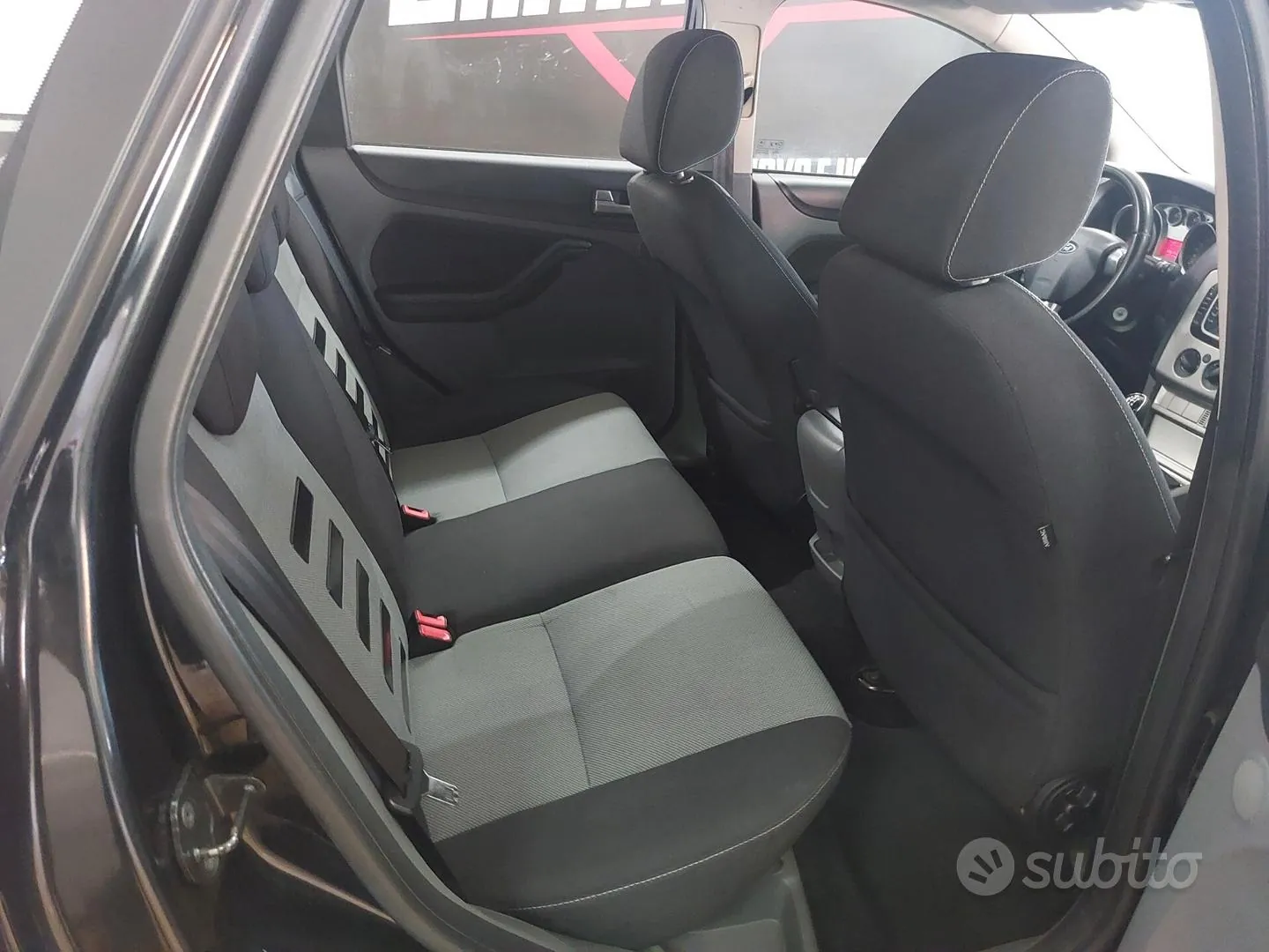 Ford Focus 2009 photo 2