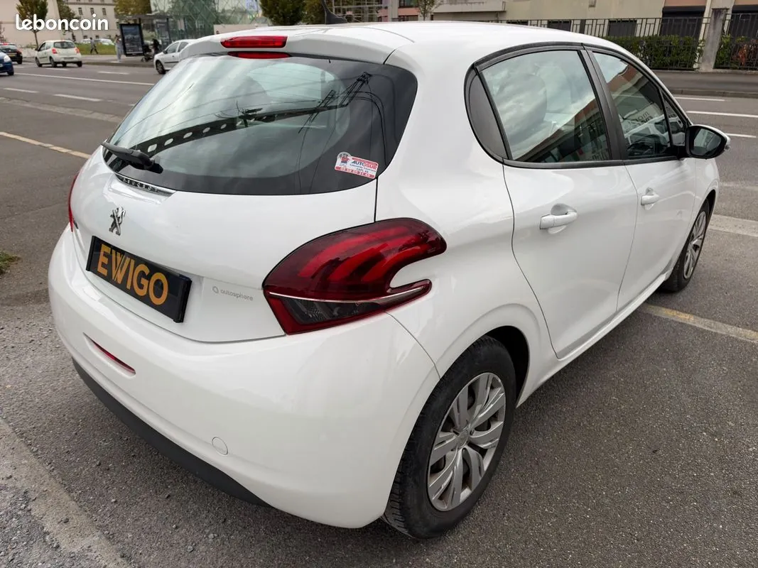 Peugeot 208 2019 photo 2