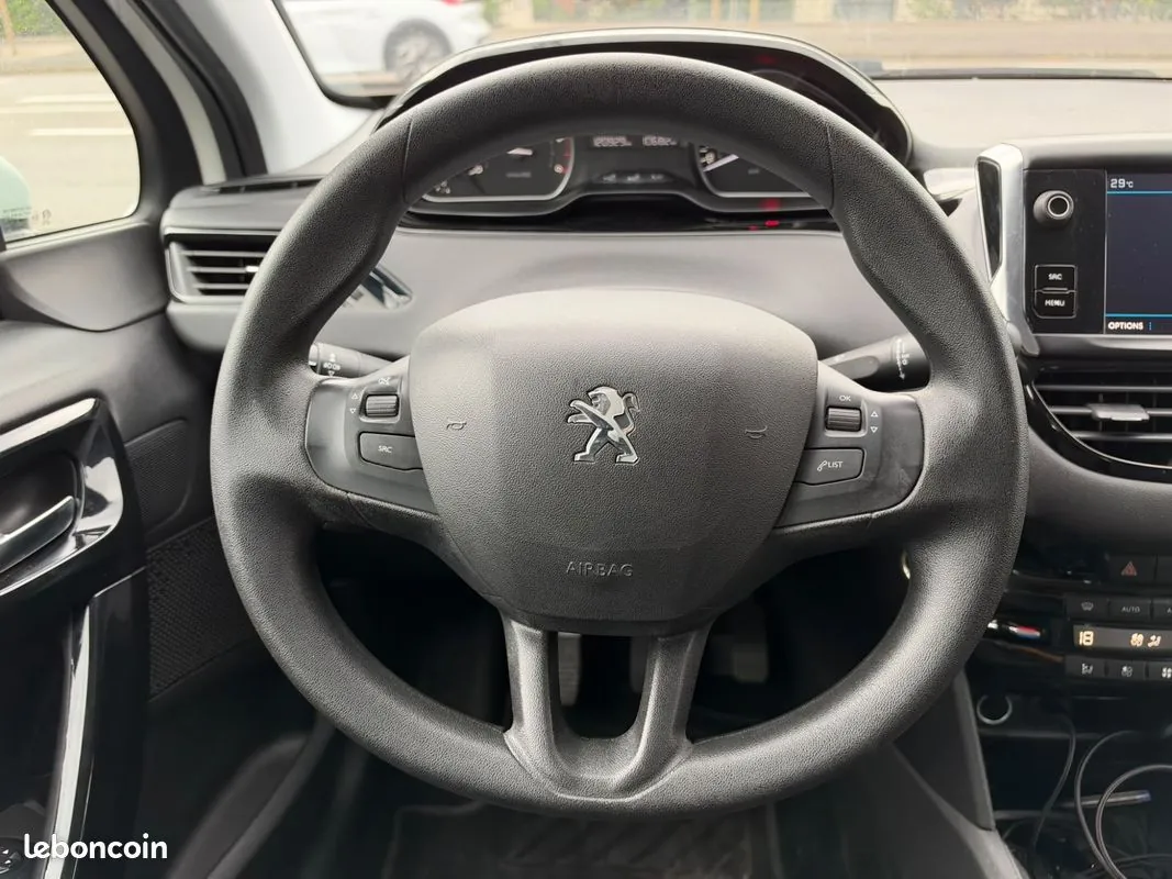 Peugeot 208 2019 photo 4