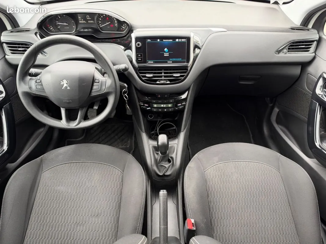 Peugeot 208 2019 photo 3