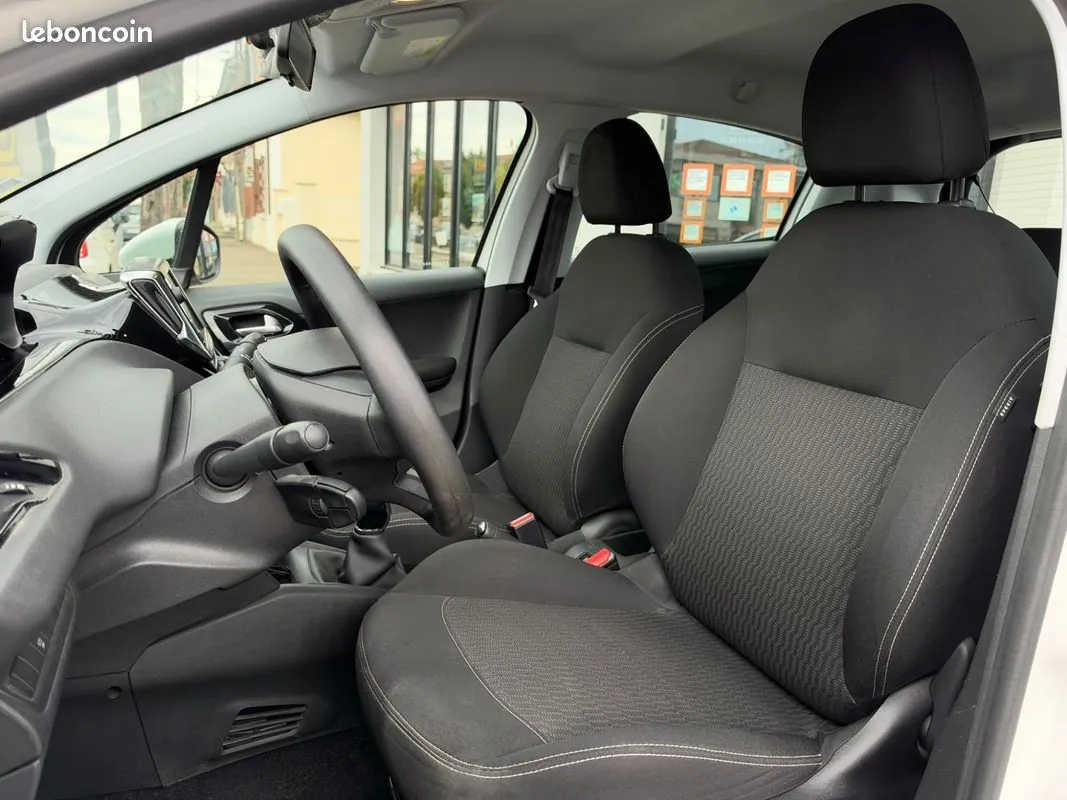 Peugeot 208 2019 photo 5