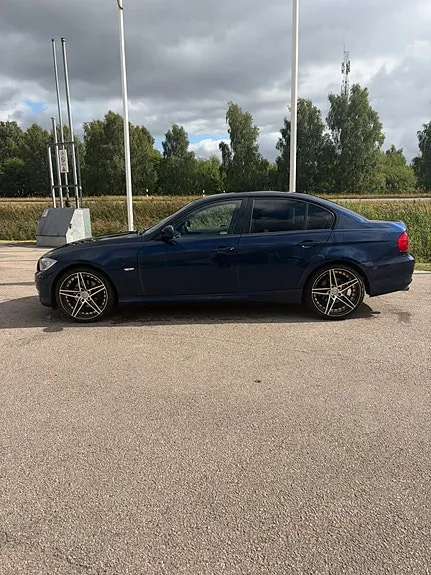 BMW 320D 2011 photo 3