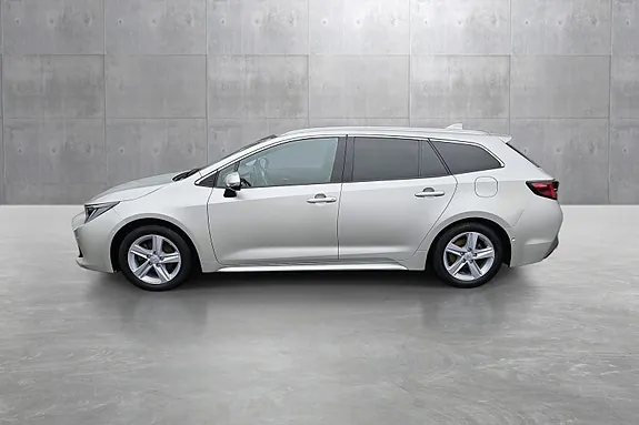 Toyota Corolla 2023 photo 2
