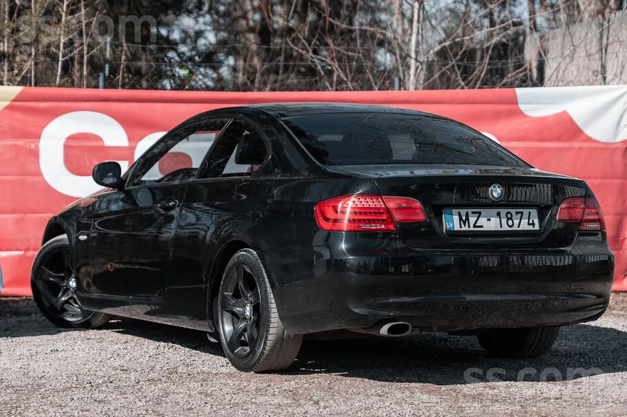 BMW 320 2010 photo 3