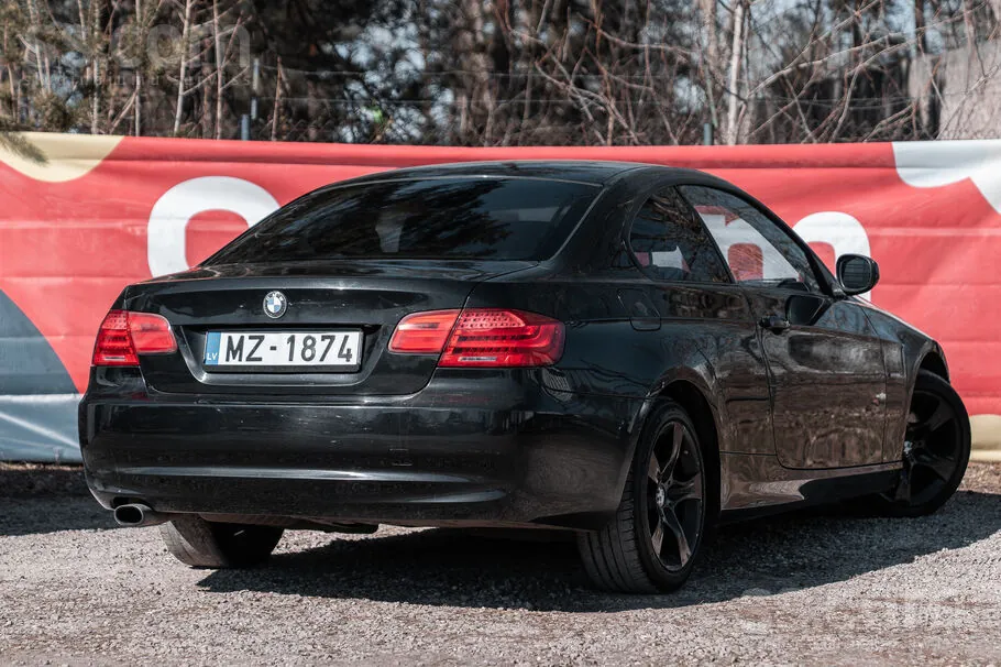 BMW 320 2010 photo 4