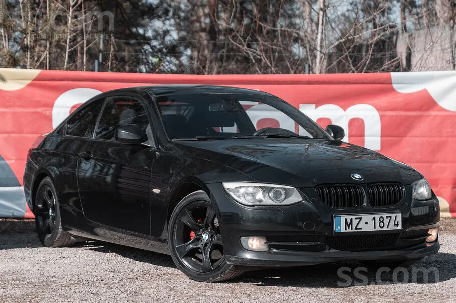 BMW 320 2010 photo 2