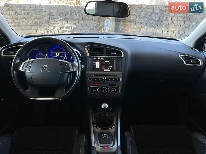 Citroen C4 2015 photo 2